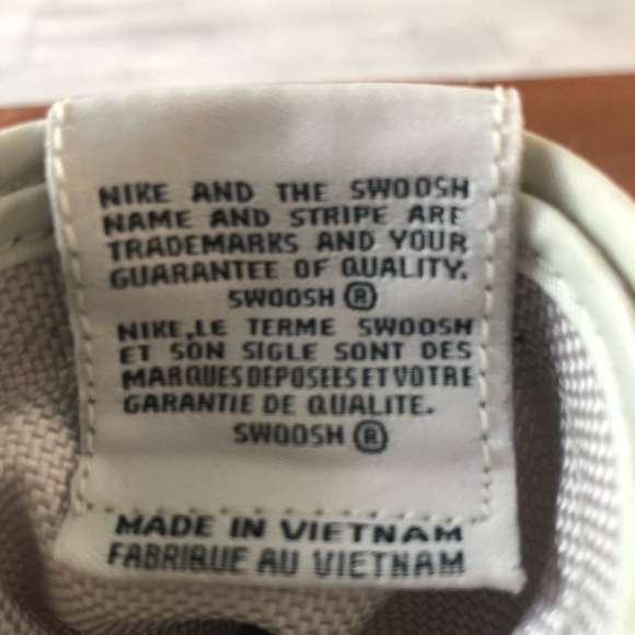 2017
Wmns SF Air Force 1 High 'Light Bone' Size 7.5 - Picture 3 of 6